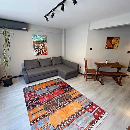 Central & Cosy Flat For 4 Person Istanboel Buitenkant foto