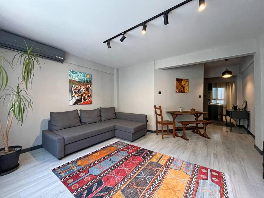 Central & Cosy Flat For 4 Person Istanboel Buitenkant foto
