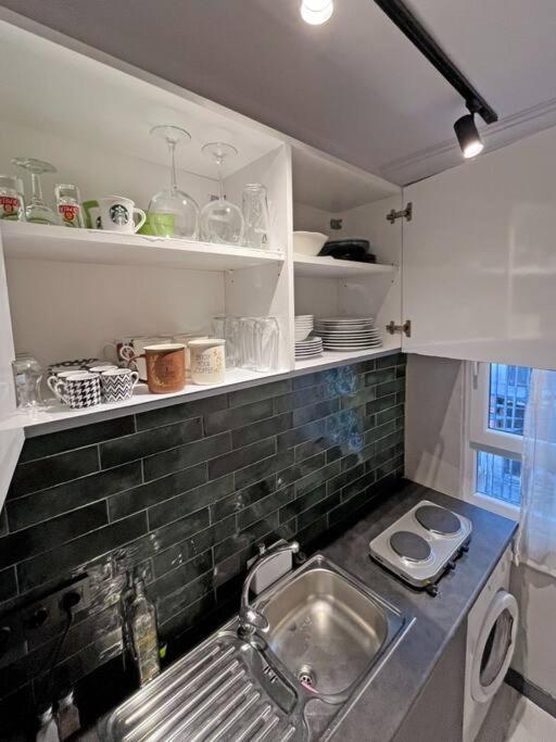 Central & Cosy Flat For 4 Person Istanboel Buitenkant foto
